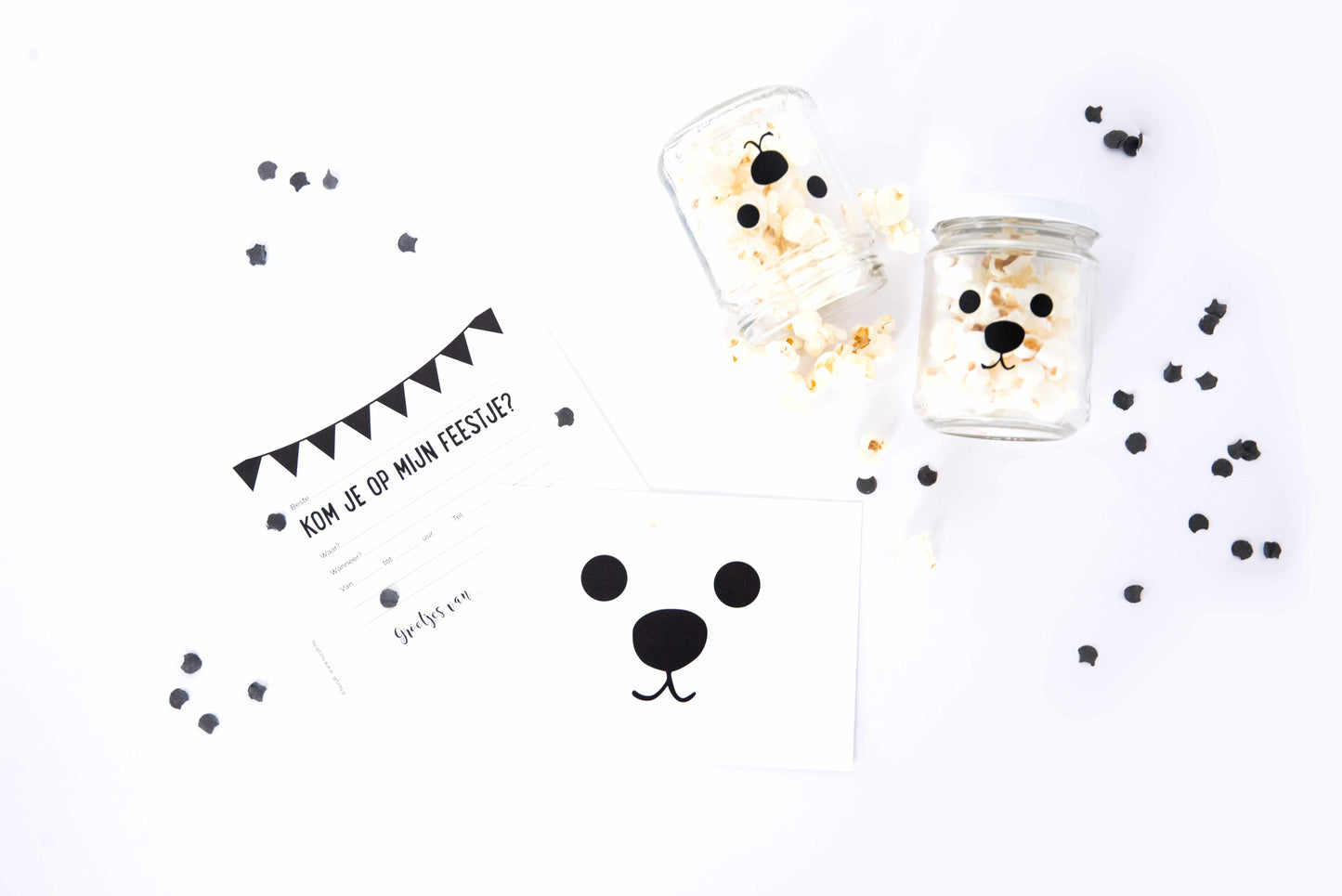 Traktatie sticker beer met popcorn