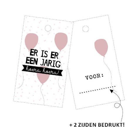 cadeaulabel er is er een jarig voor aan een cadeautje of traktatie