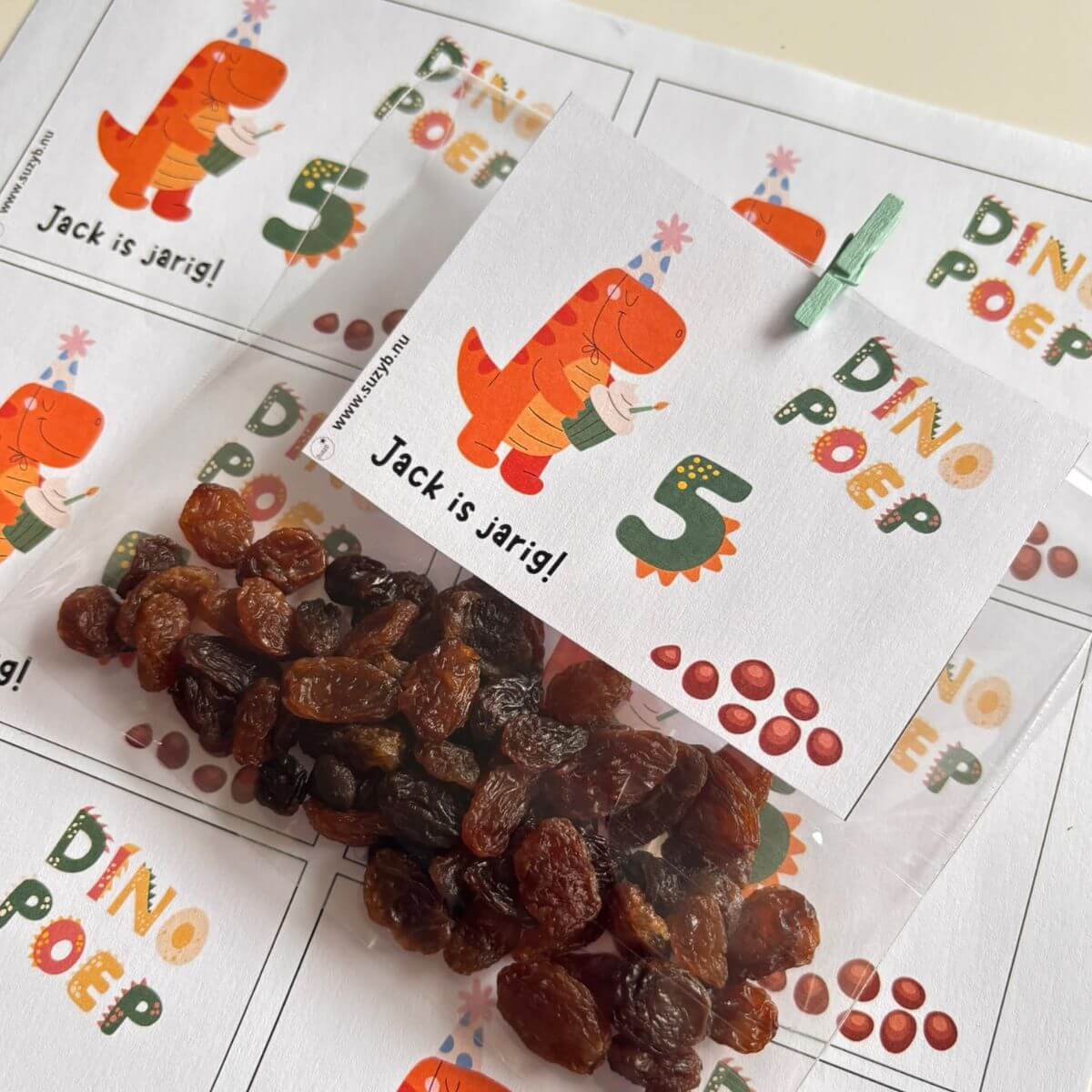 dino poep traktatie