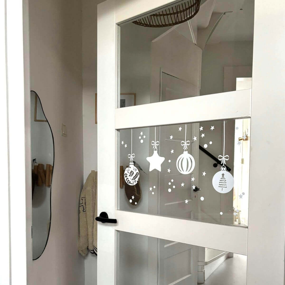 raamsticker kerstballen