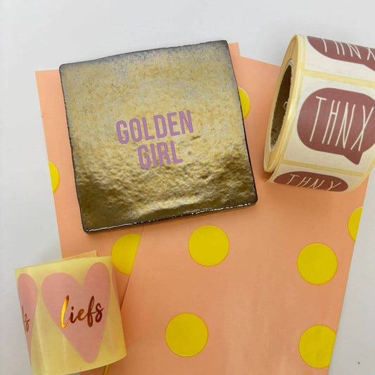 Cadeau vriendin | tegeltje met tekst golden girl lila