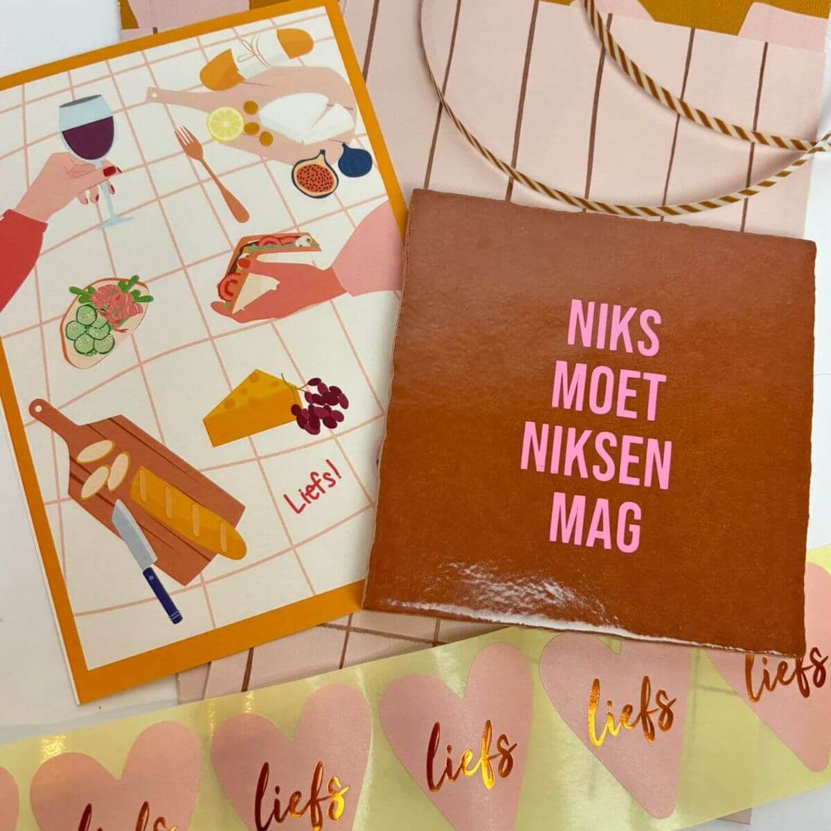 tegeltje met tekst niks moet niksen mag